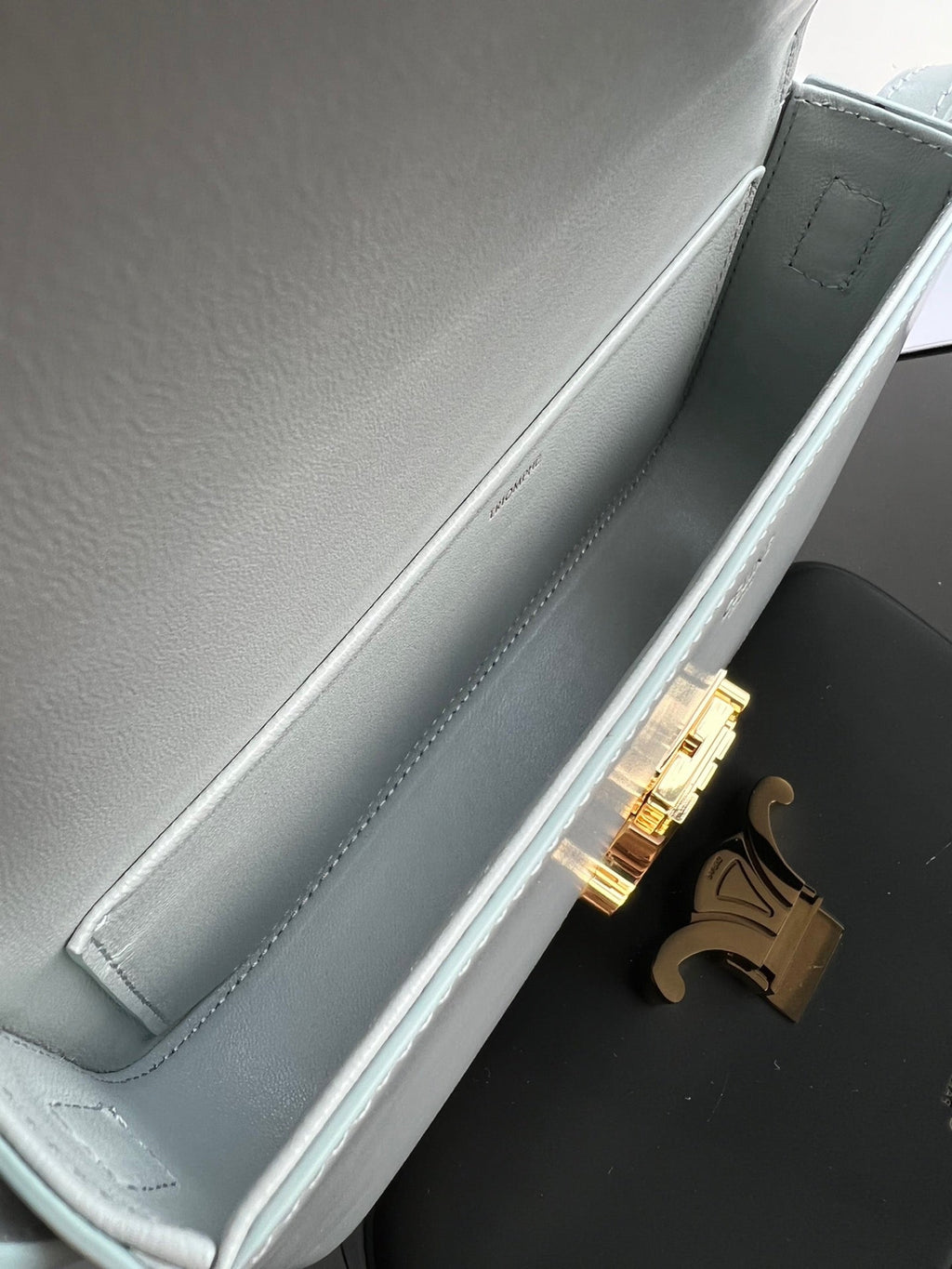 CE Triomphe Hobo