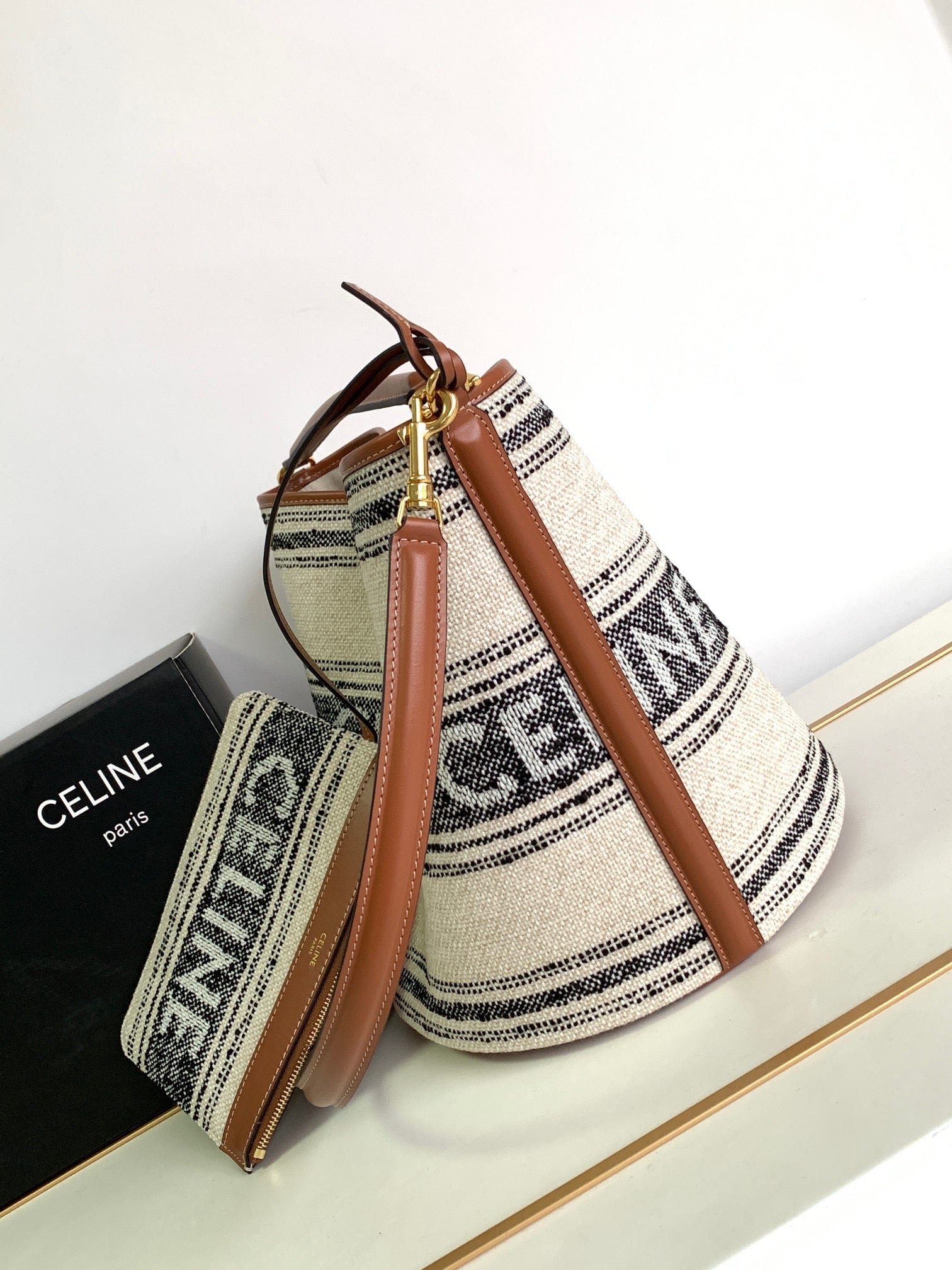 CE 16 Bucket