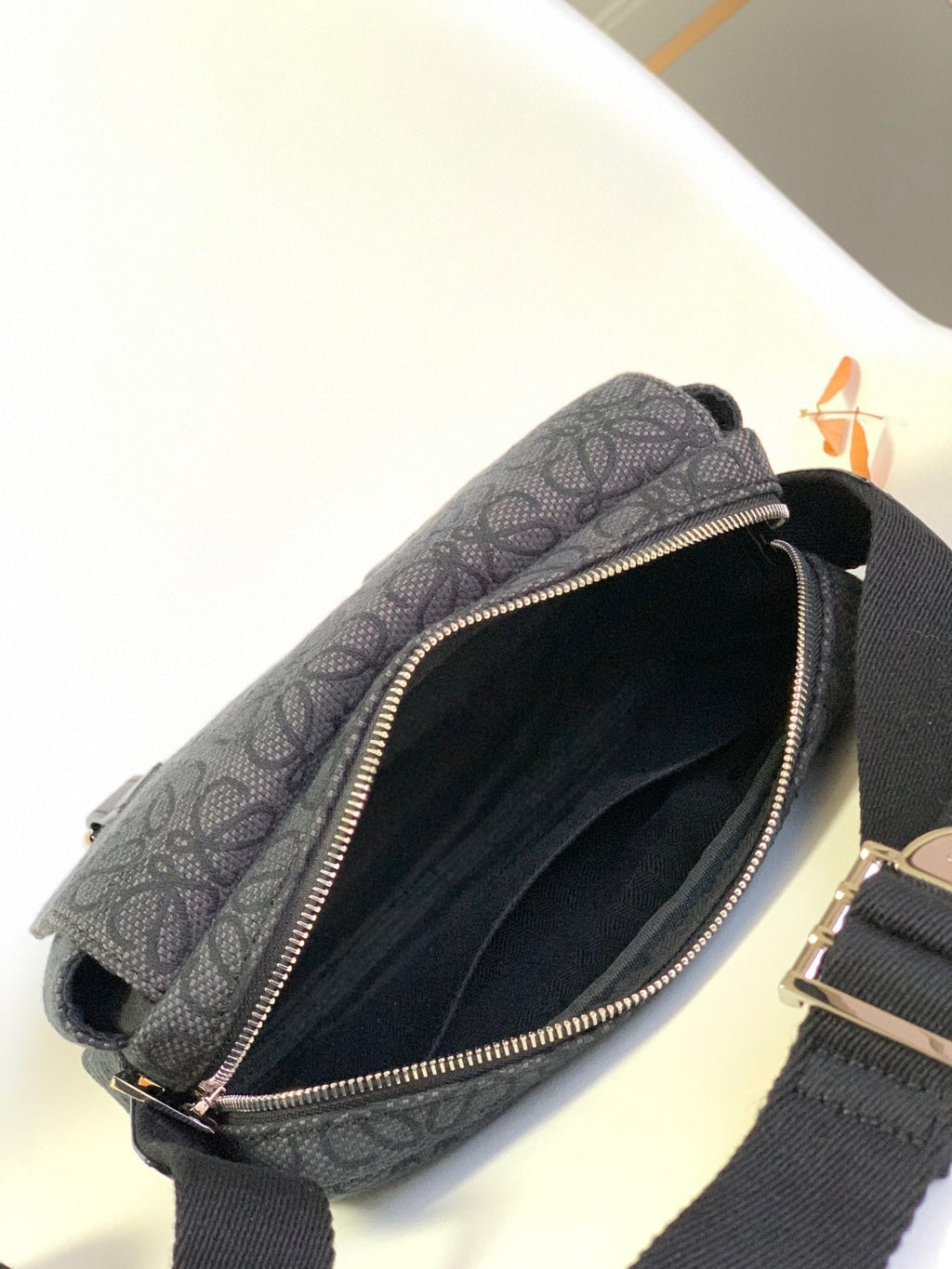 LW Messenger Bag