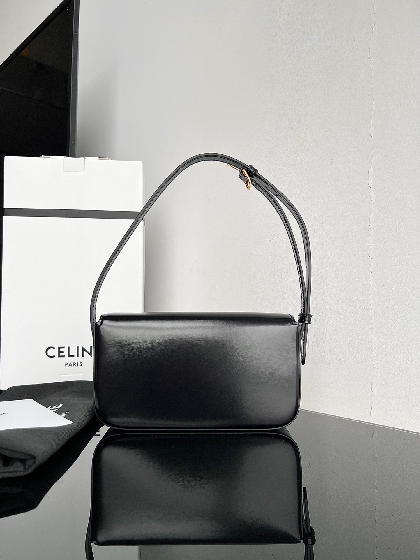 CE Triomphe Hobo