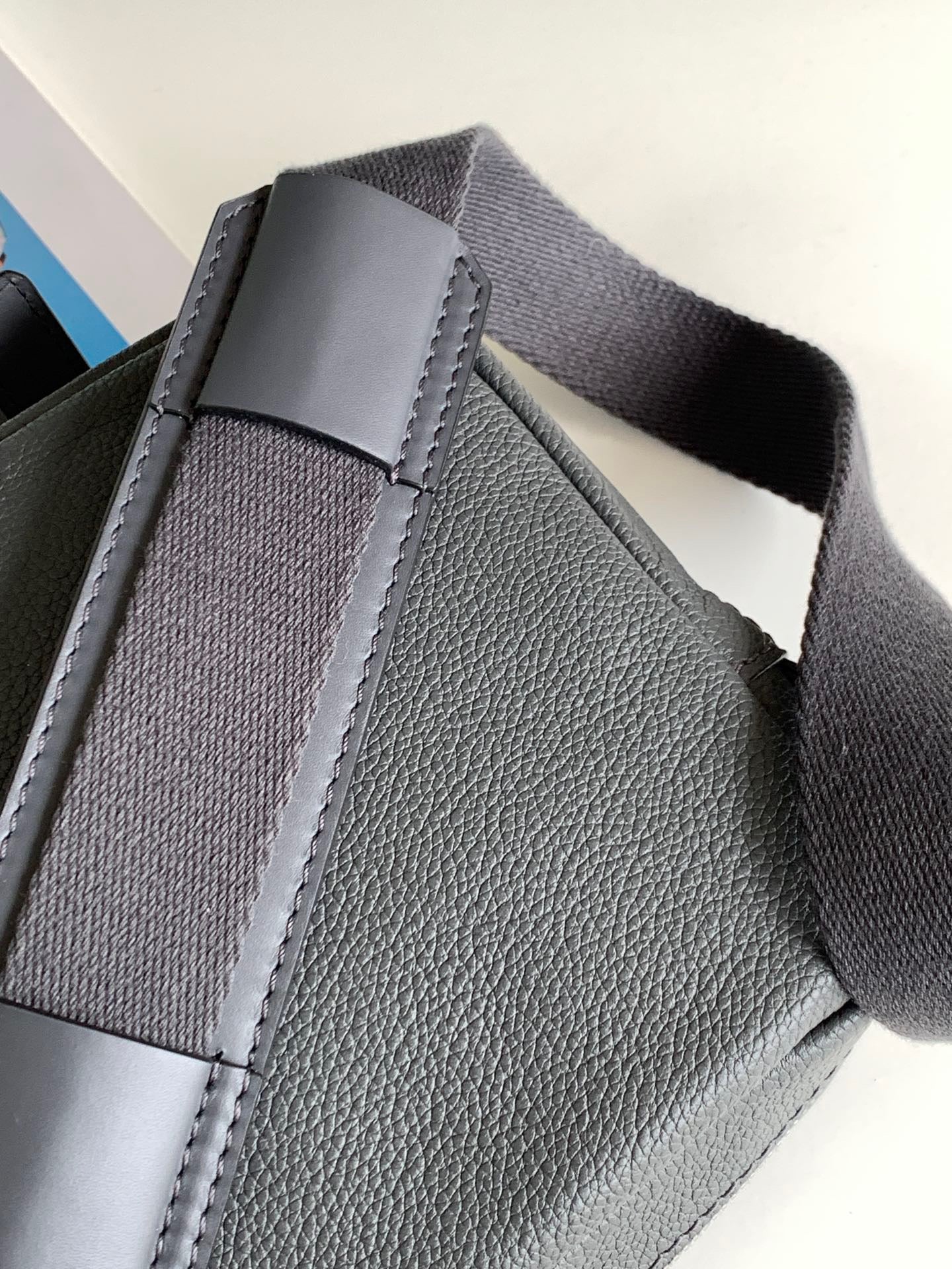LW Messenger Bag