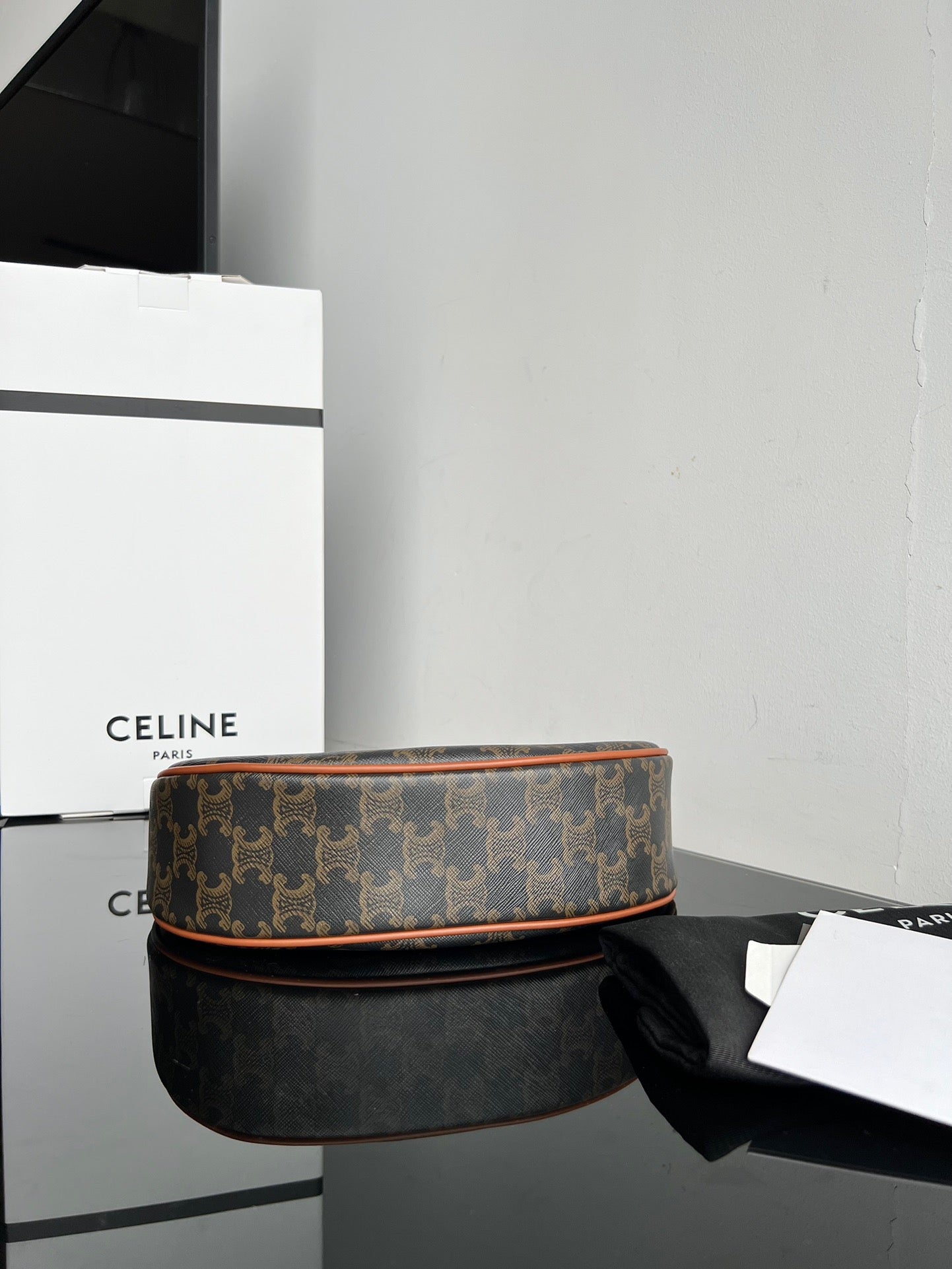 CE Triomphe Hobo