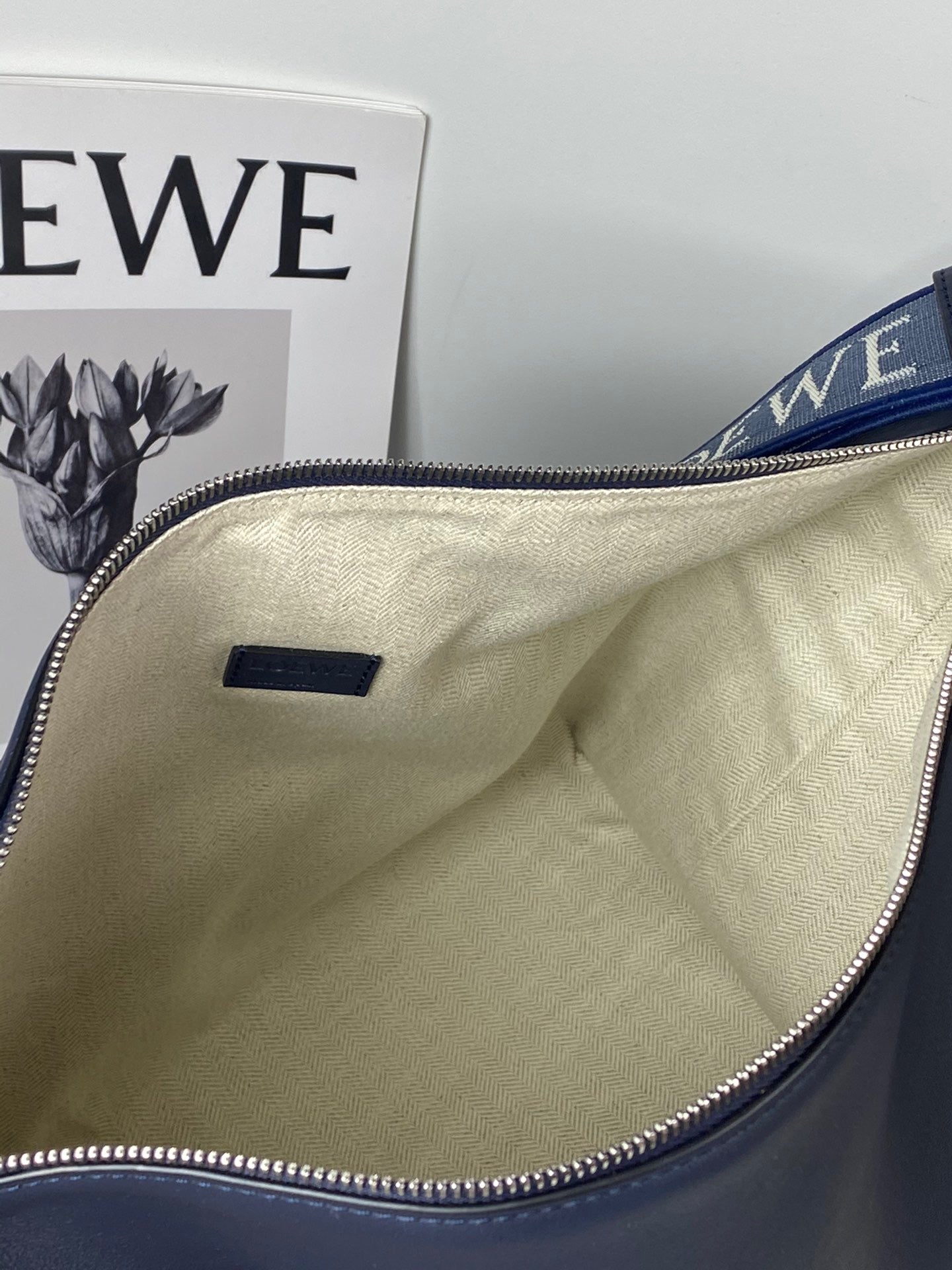 LW Messenger Bag