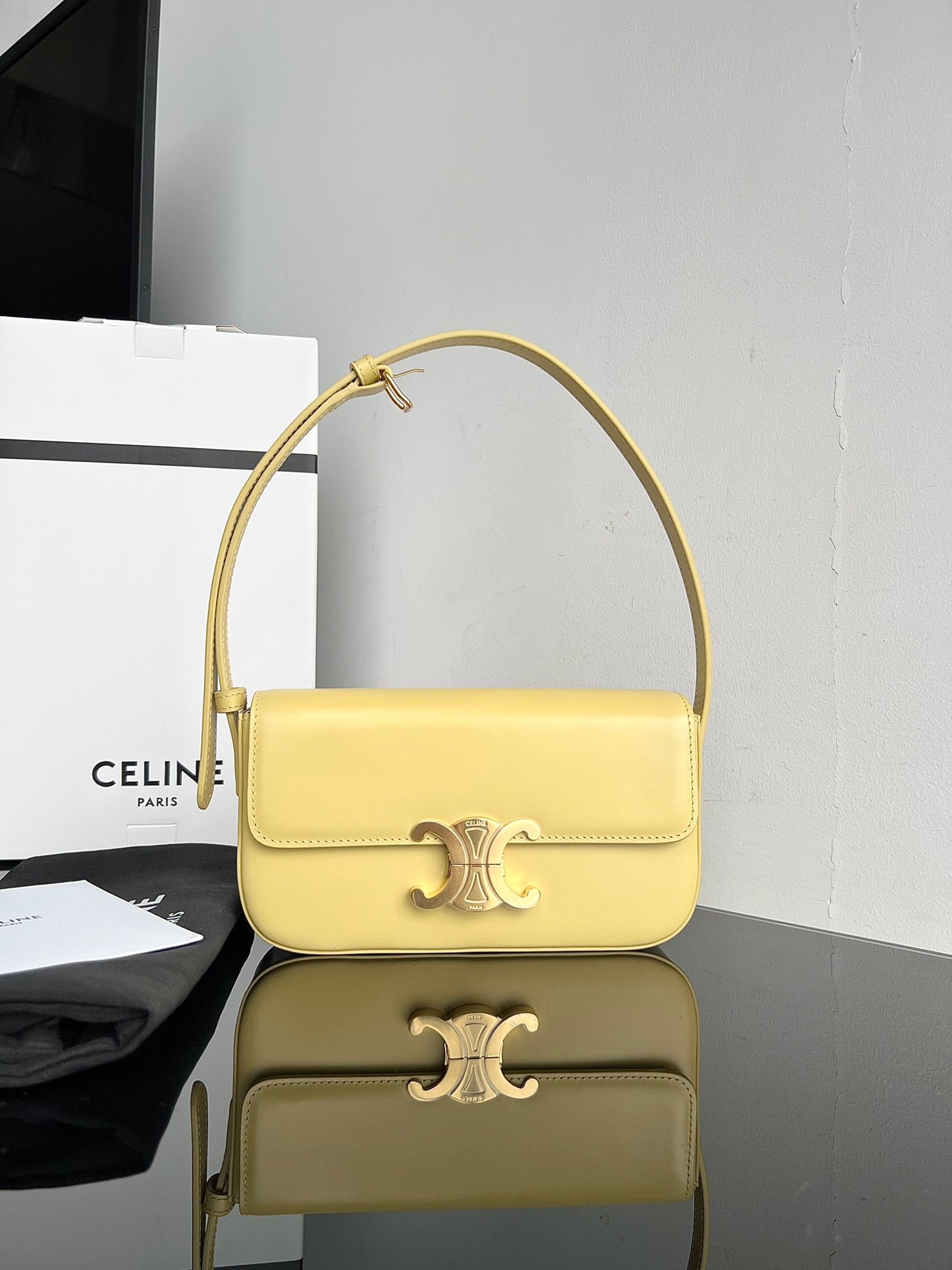 CE Triomphe Hobo