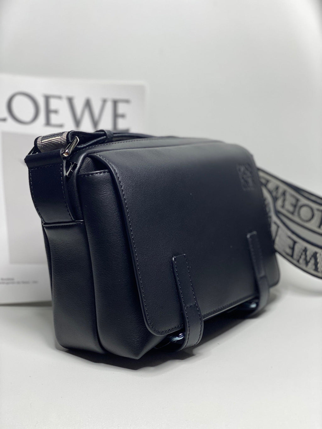 LW Messenger Bag