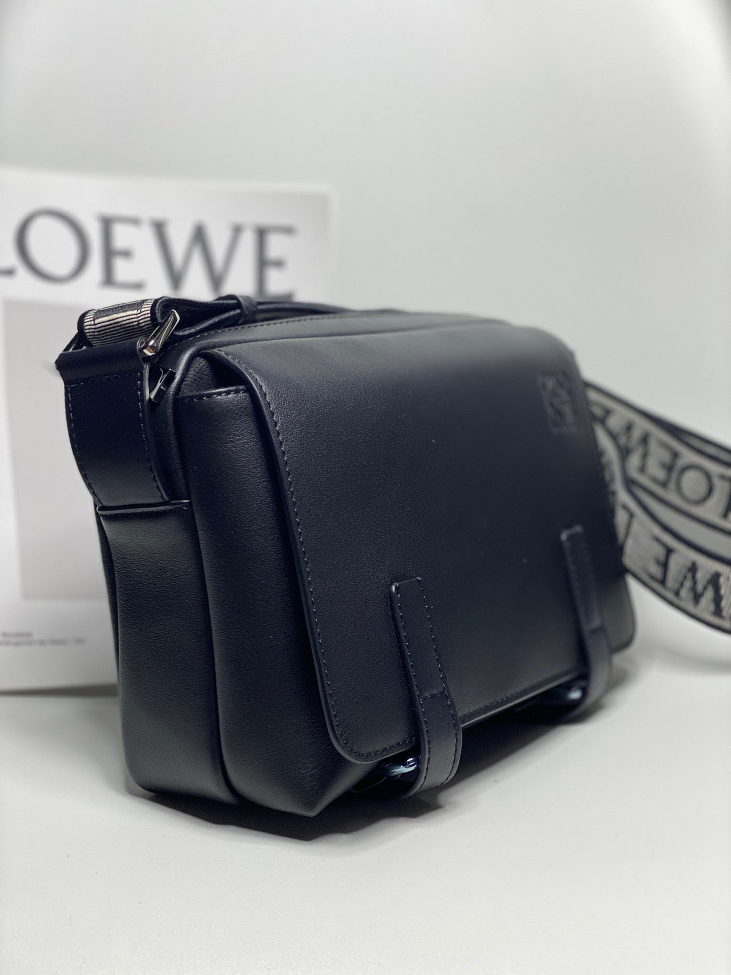 LW Messenger Bag