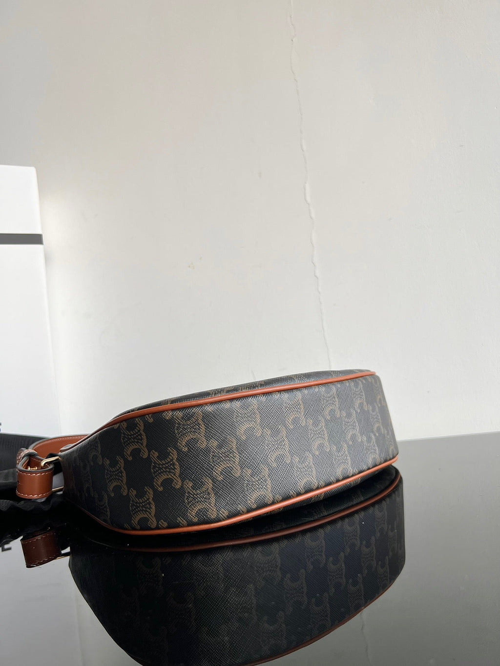 CE Triomphe Hobo