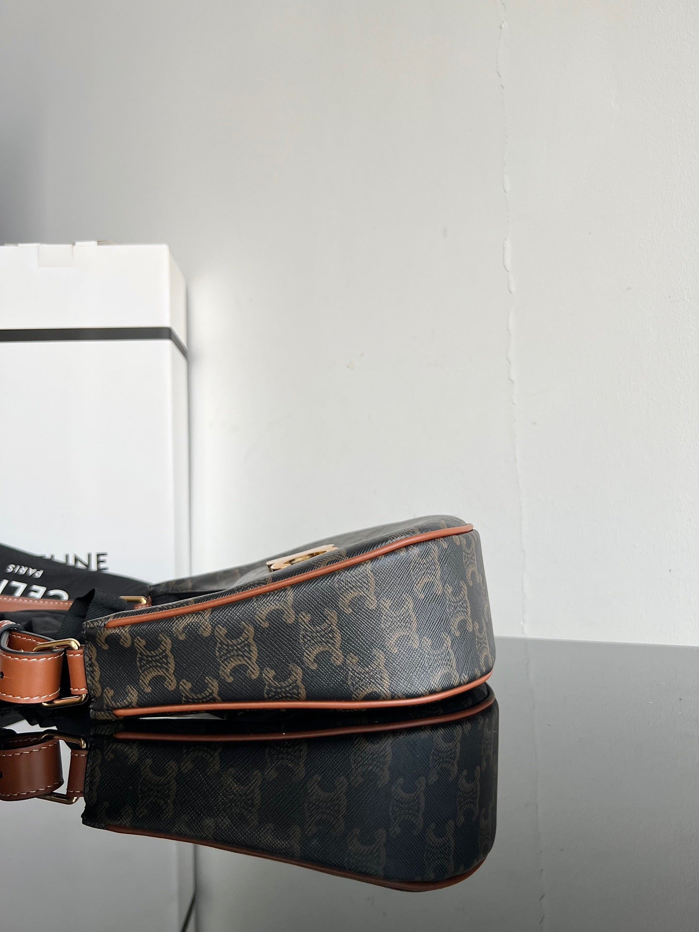 CE Triomphe Hobo