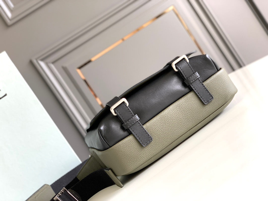 LW Messenger Bag