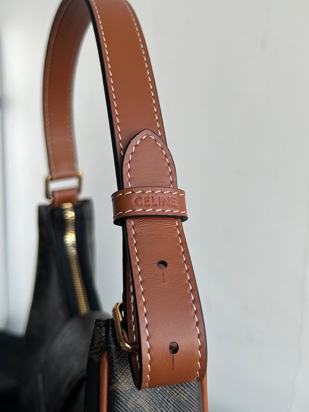 CE Triomphe Hobo