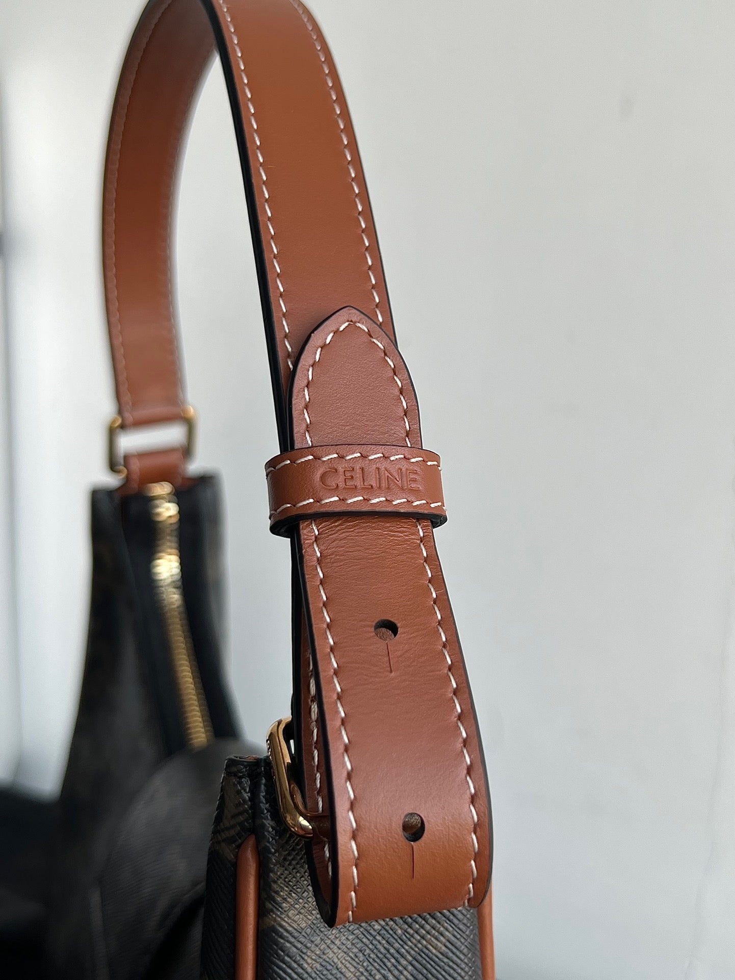 CE Triomphe Hobo