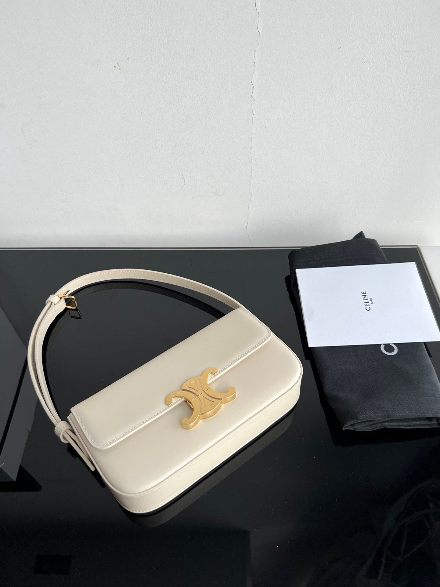 CE Triomphe Hobo