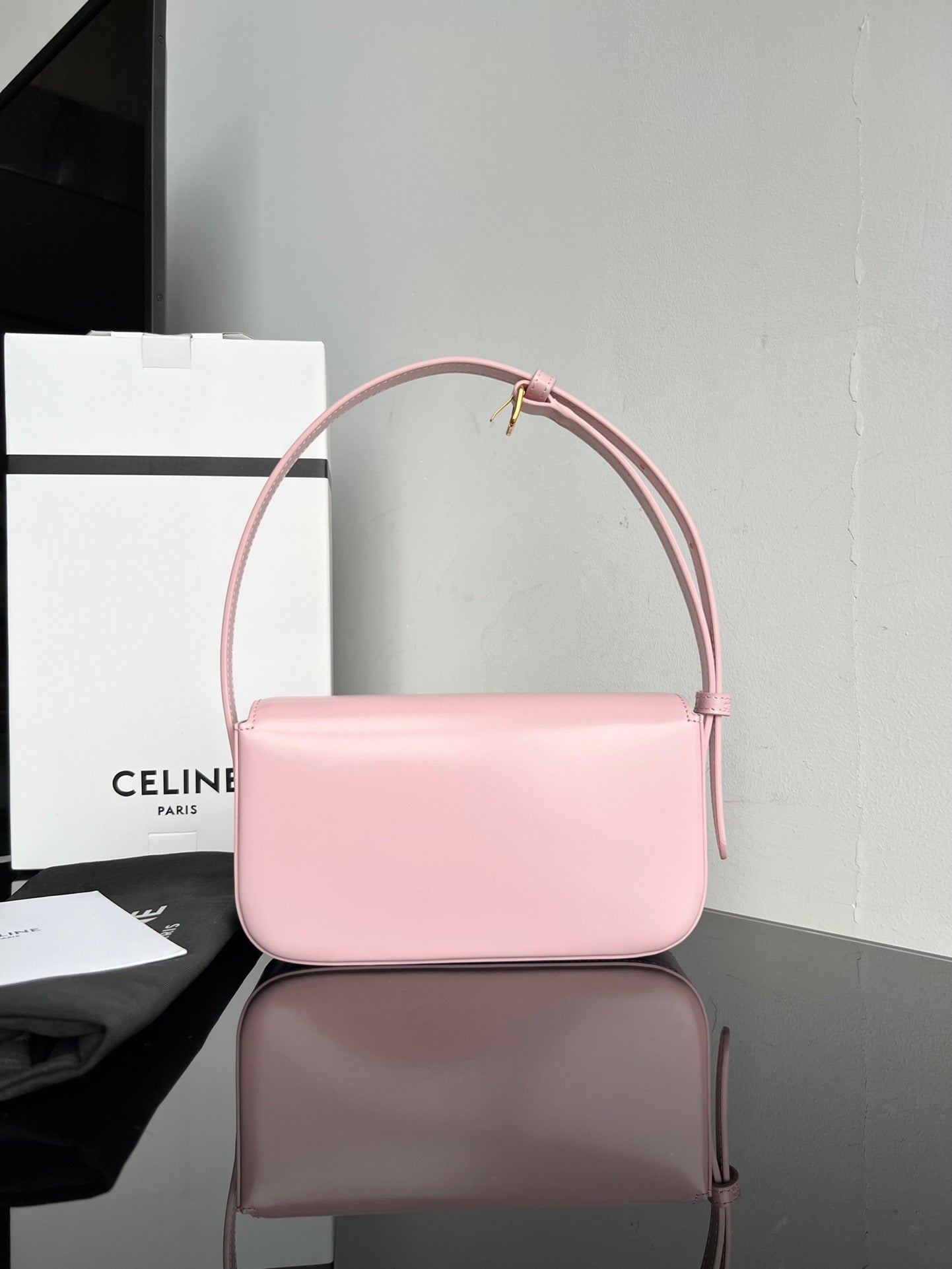 CE Triomphe Hobo