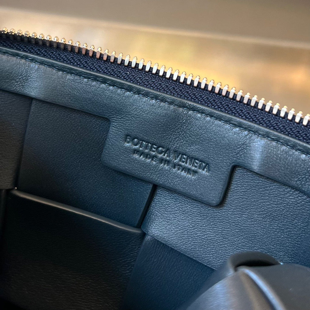 BTV Messenger Bag