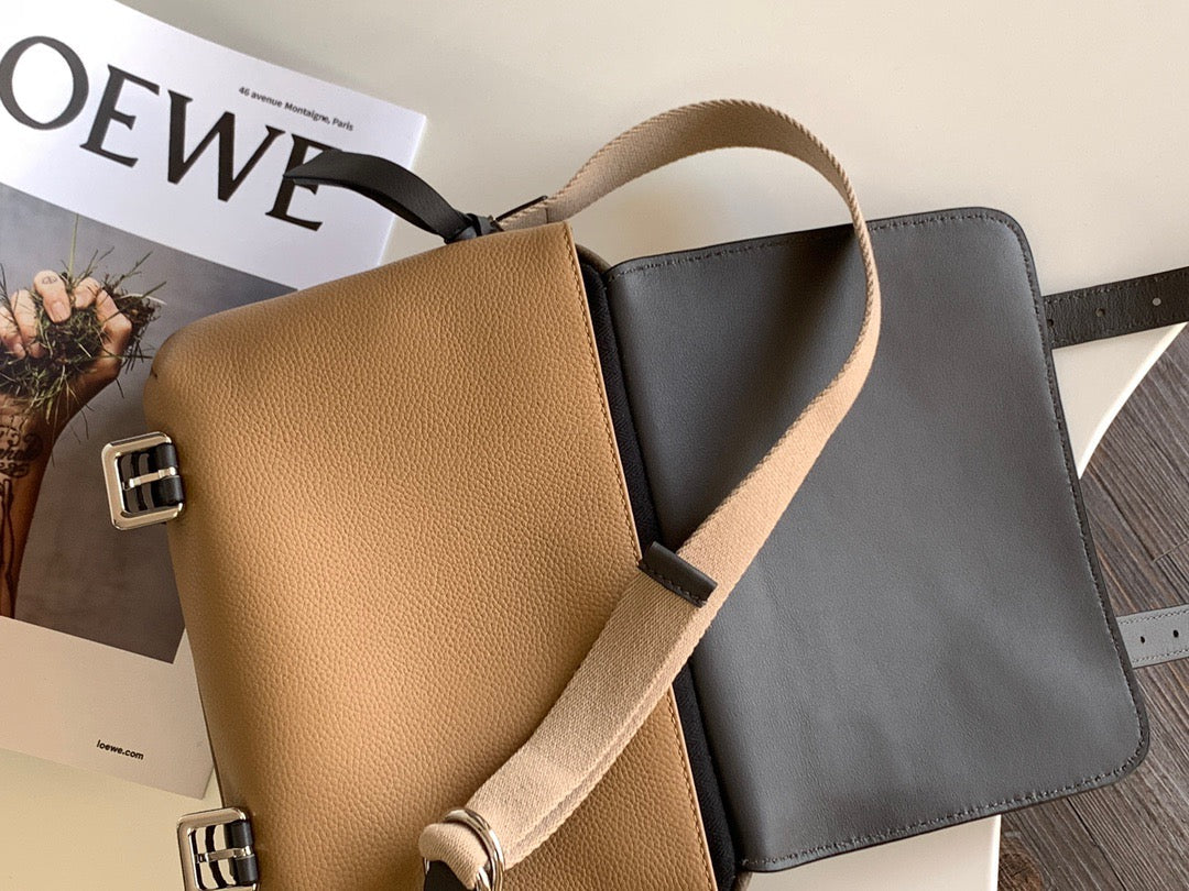 LW Messenger Bag