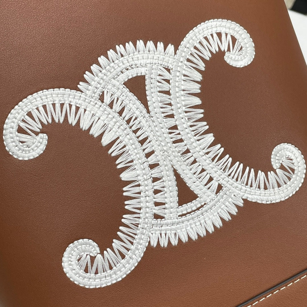 CE Triomphe Bucket