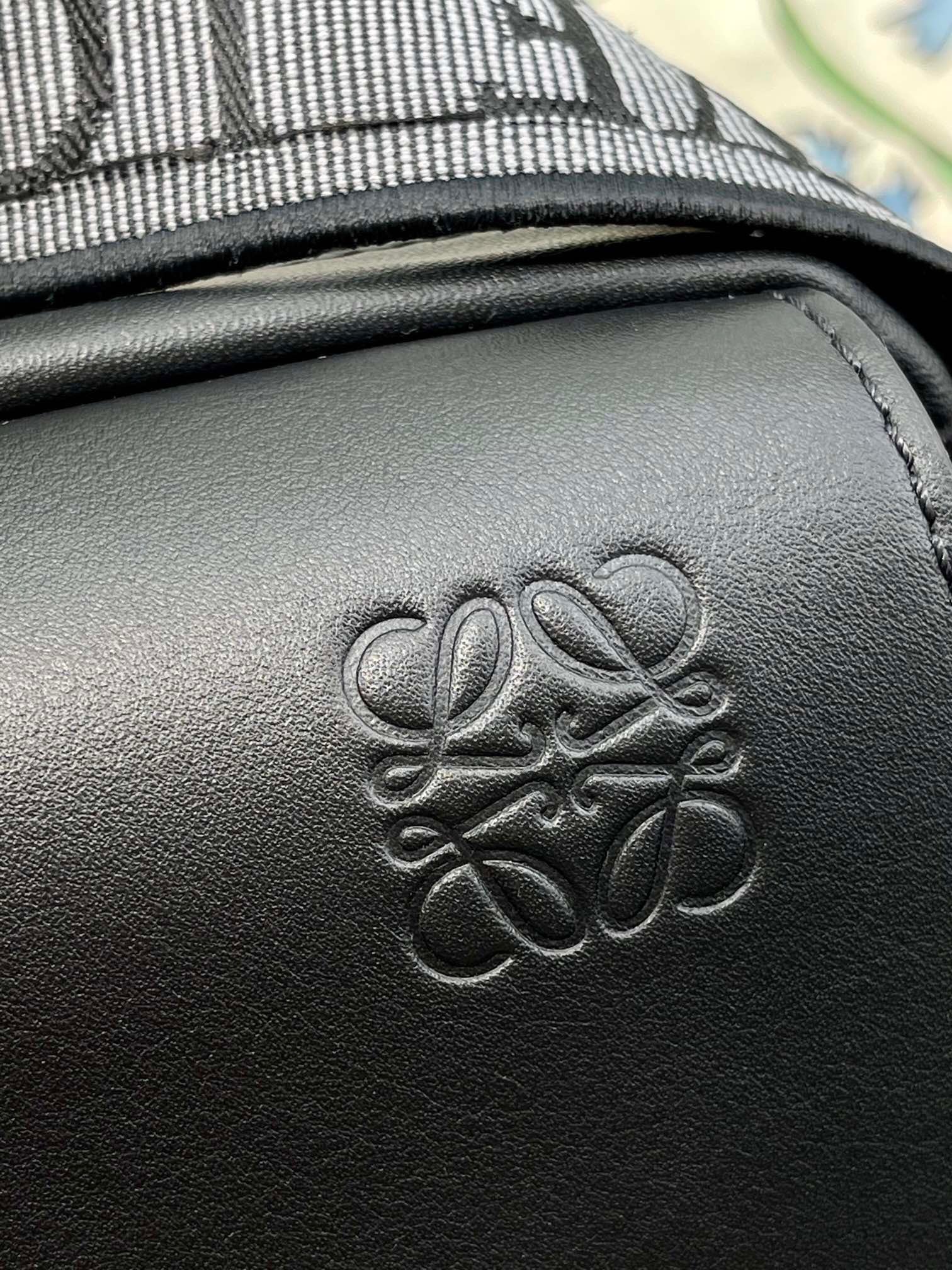 LW Messenger Bag