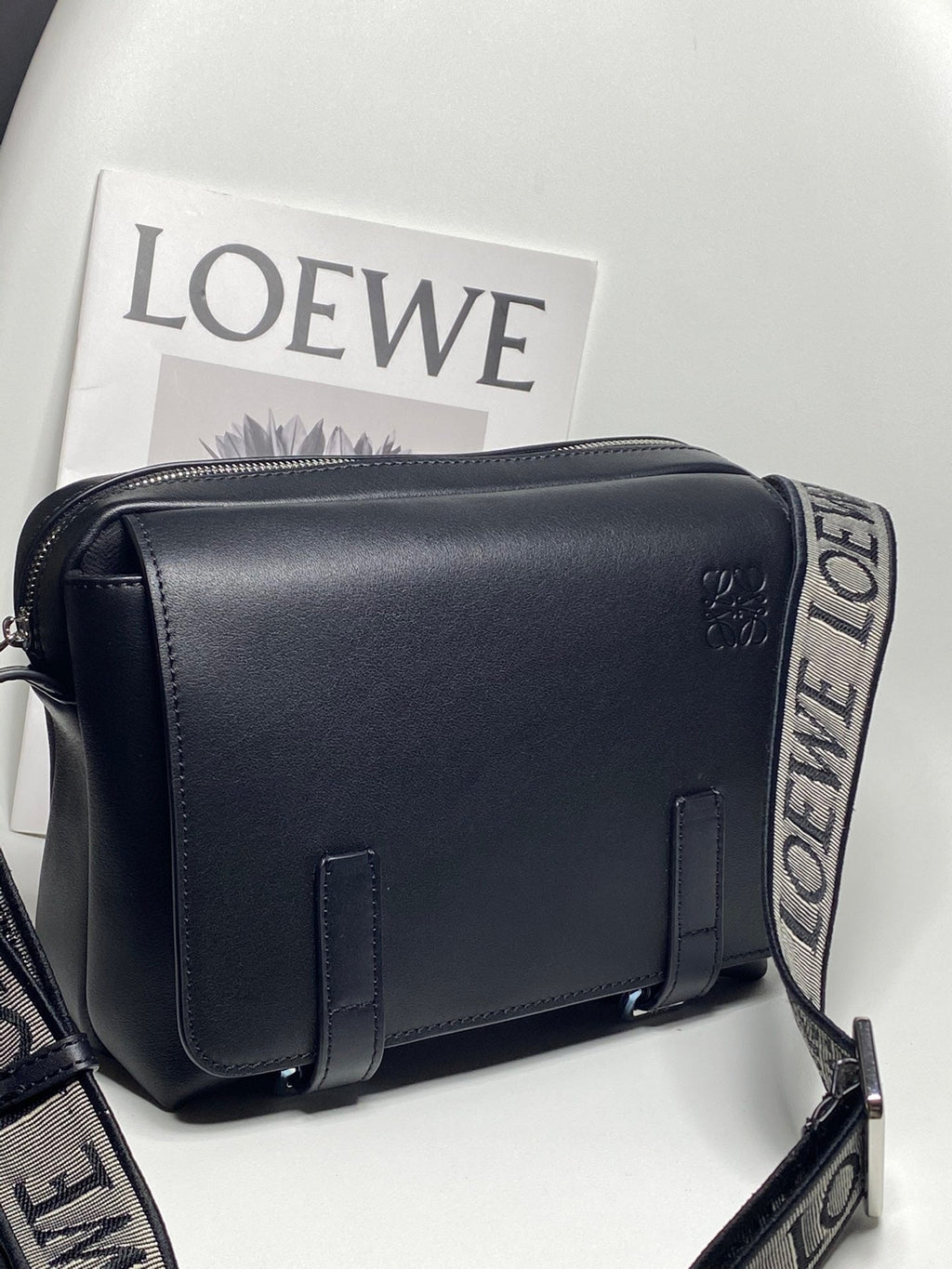 LW Messenger Bag