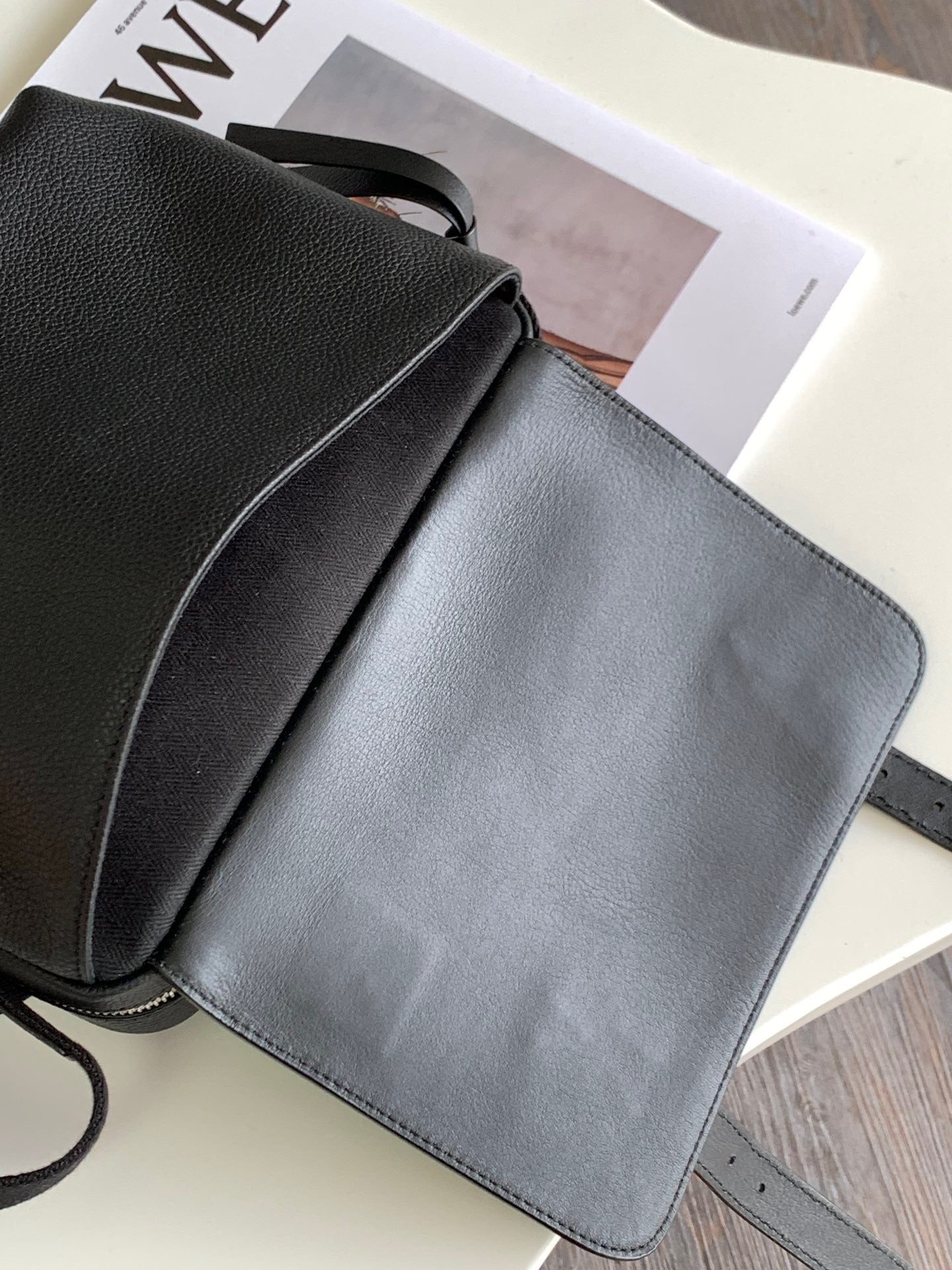 LW Messenger Bag