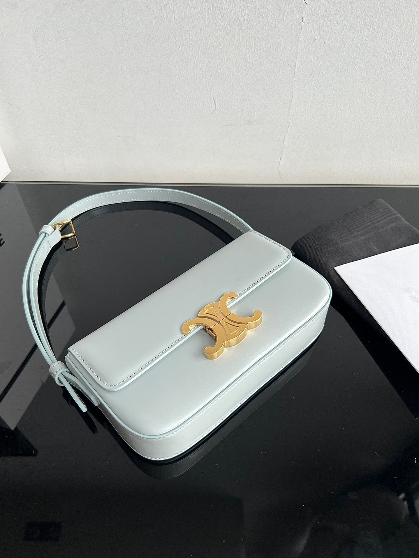 CE Triomphe Hobo