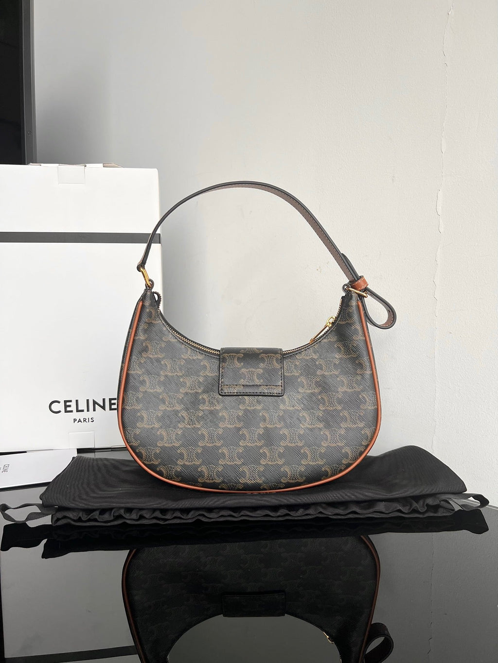 CE Triomphe Hobo