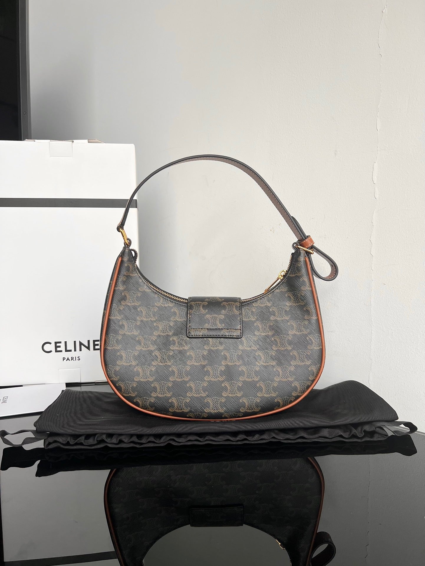 CE Triomphe Hobo