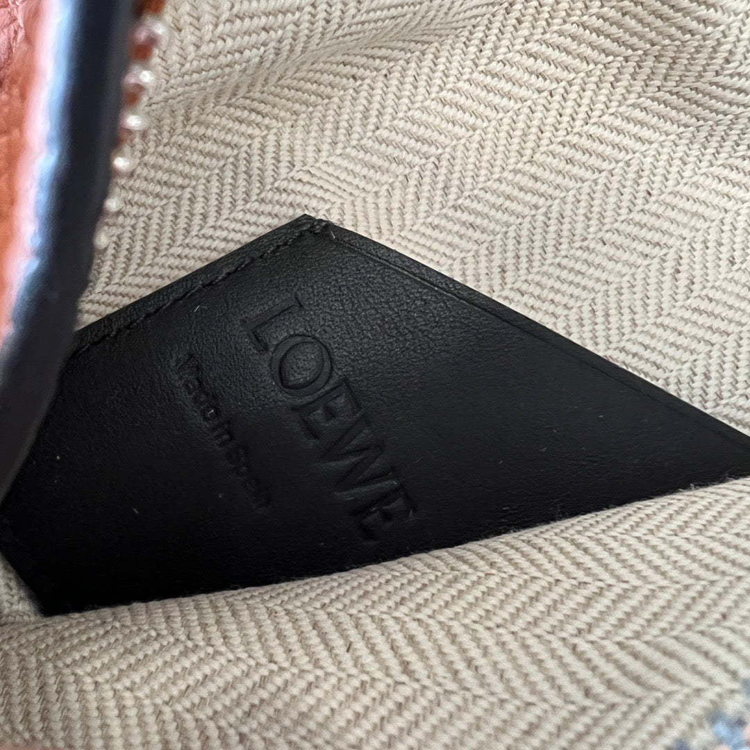 LW Sling Bag