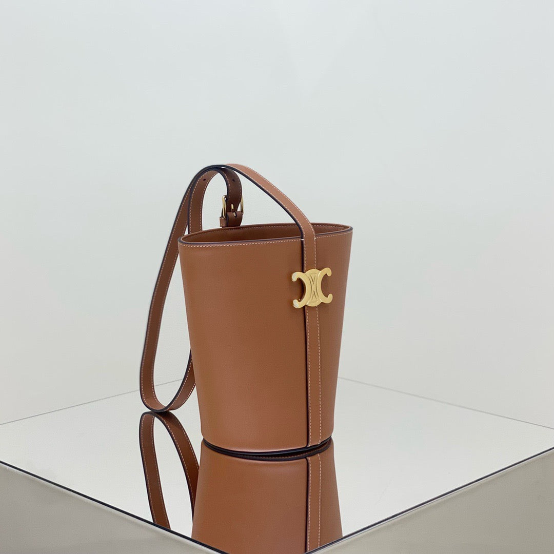 CE Triomphe Bucket