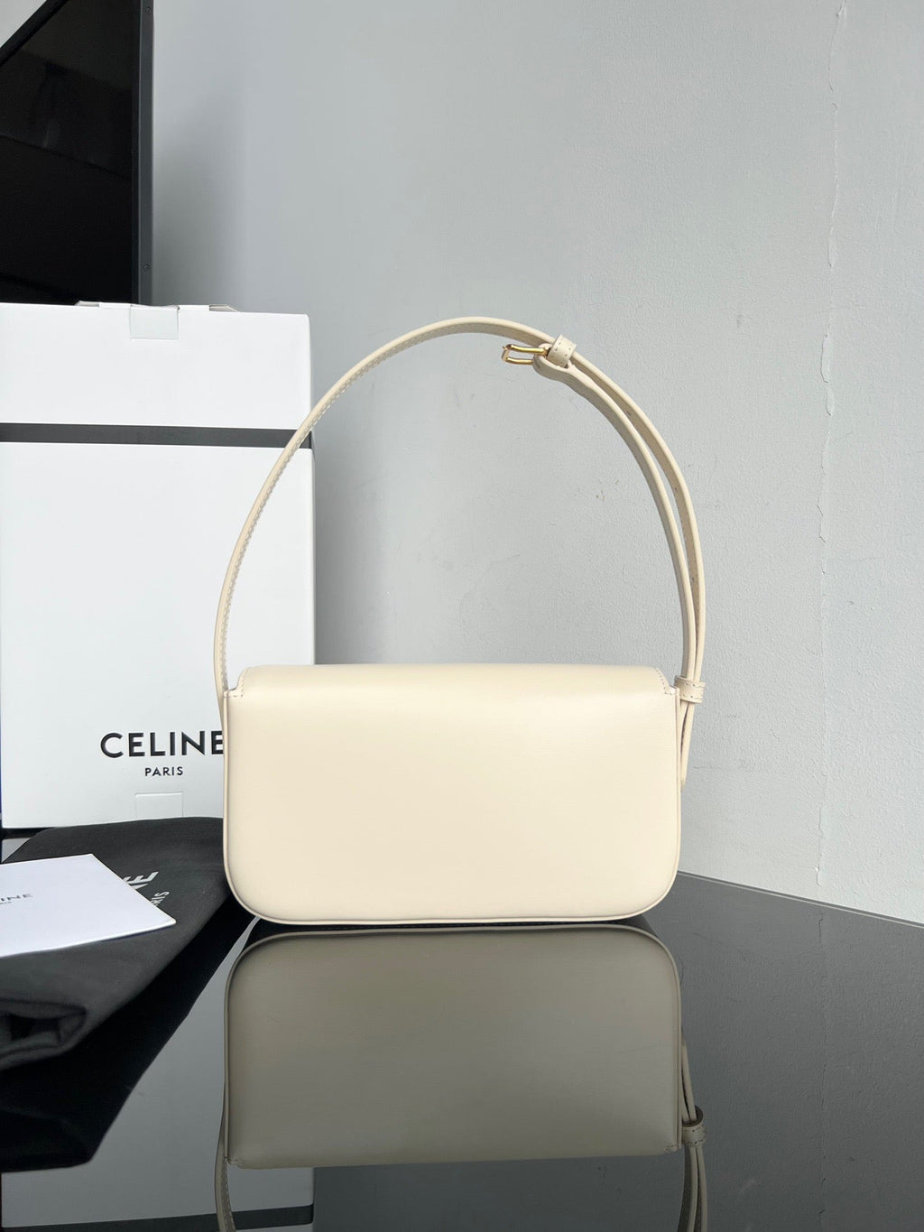 CE Triomphe Hobo