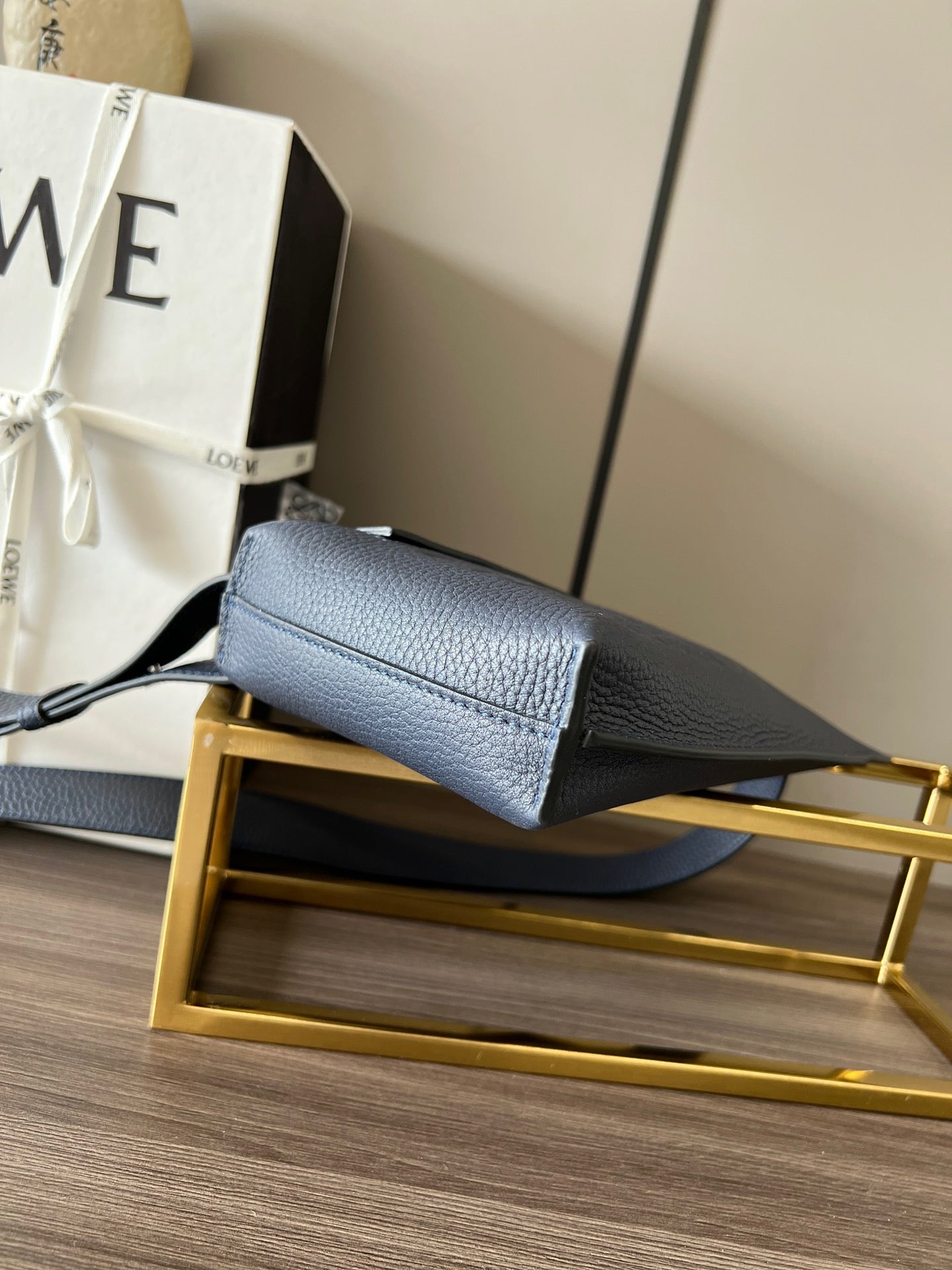 LW Sling Bag