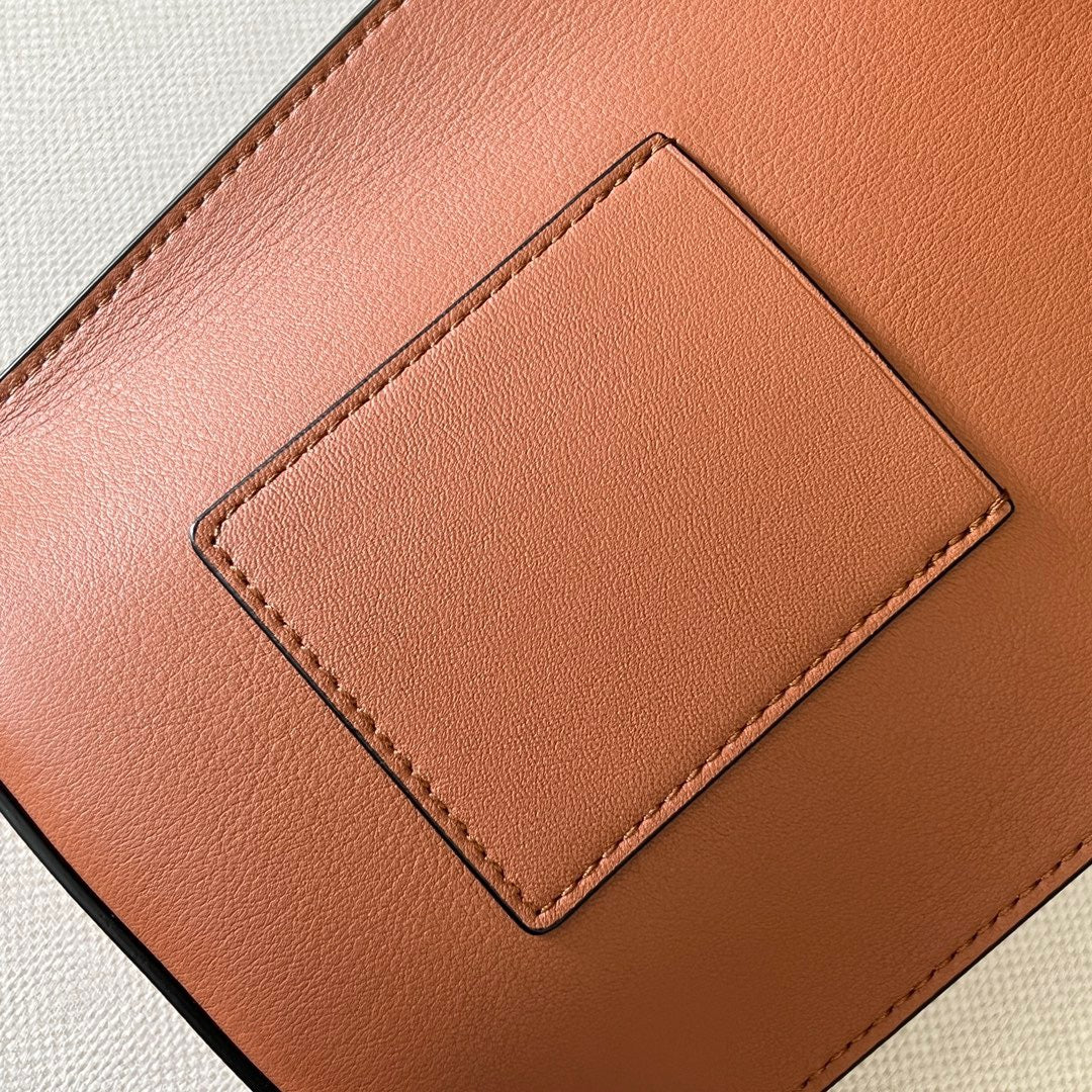 LW Sling Bag