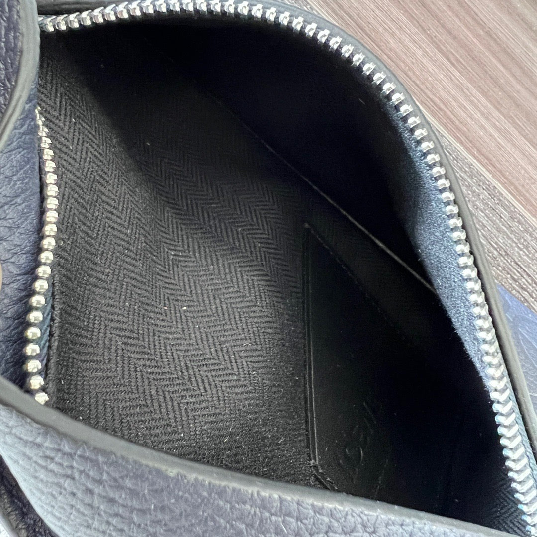 LW Sling Bag