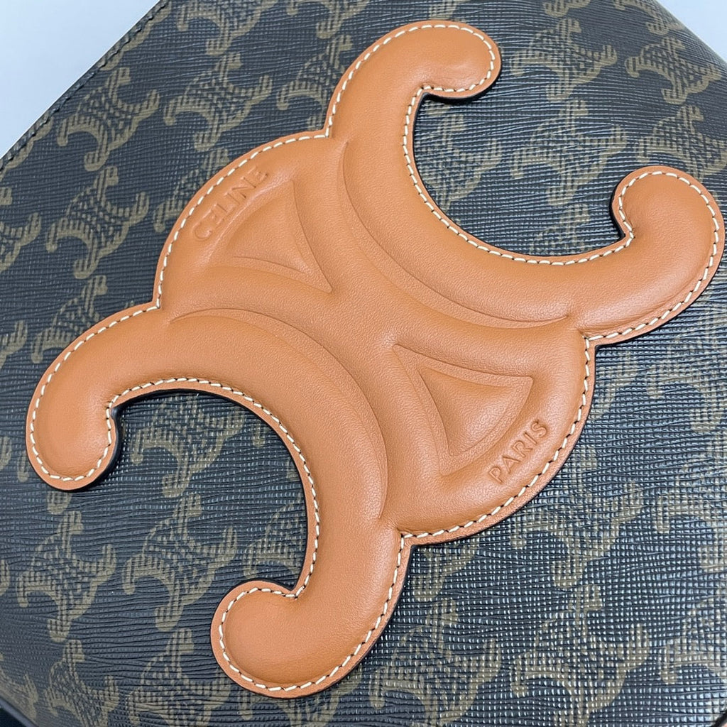 CE Triomphe Bucket
