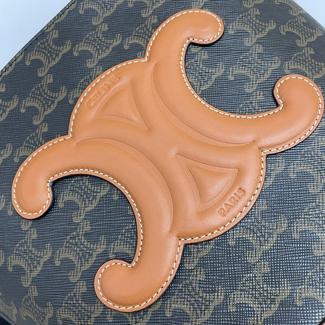 CE Triomphe Bucket