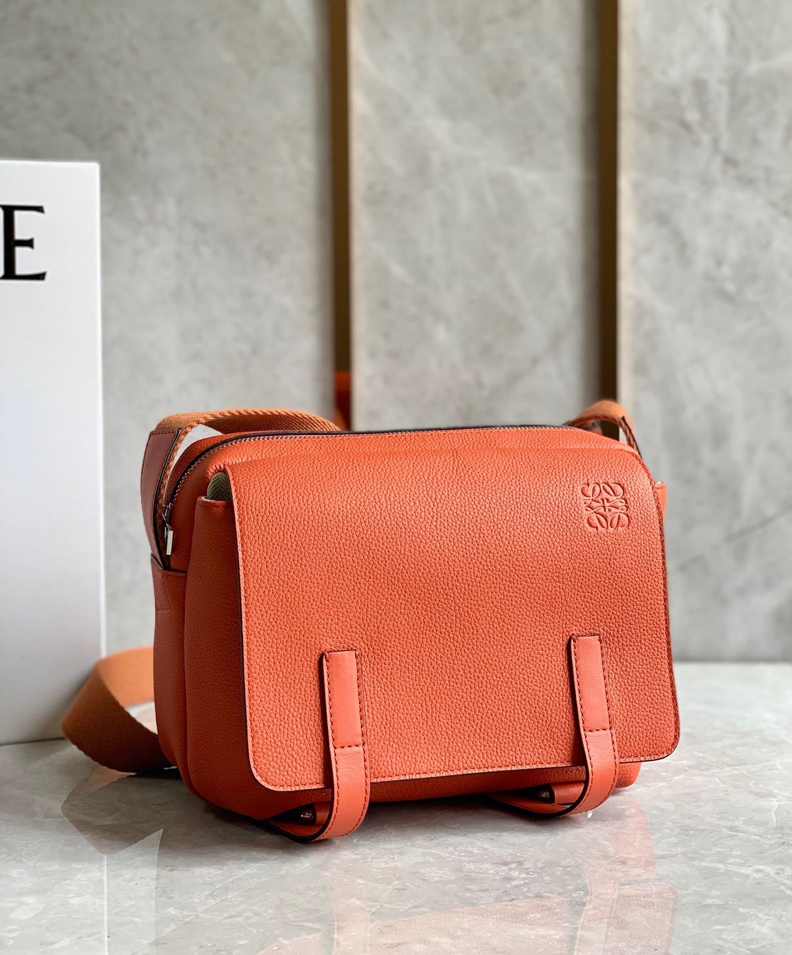 LW Messenger Bag