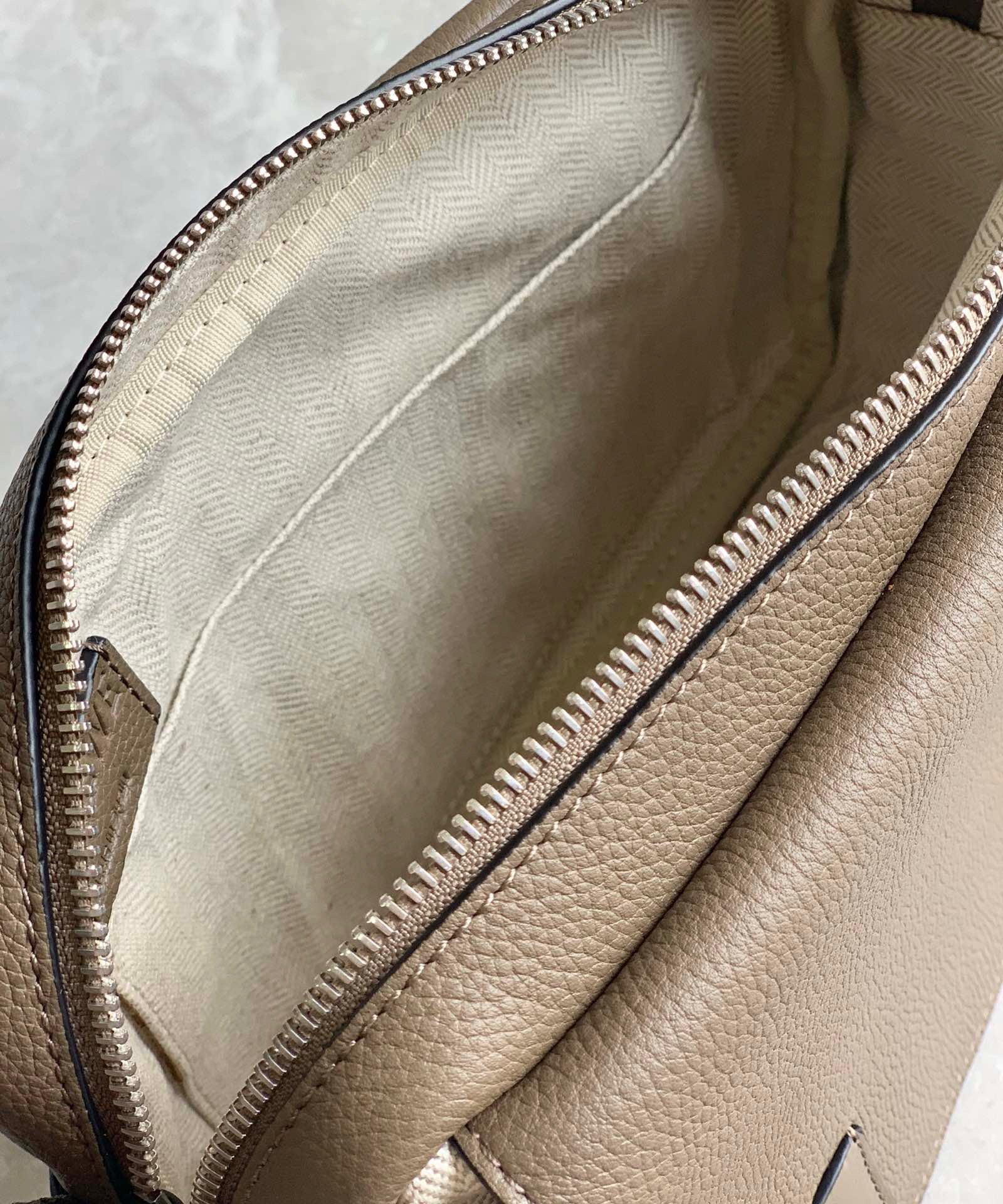 LW Messenger Bag
