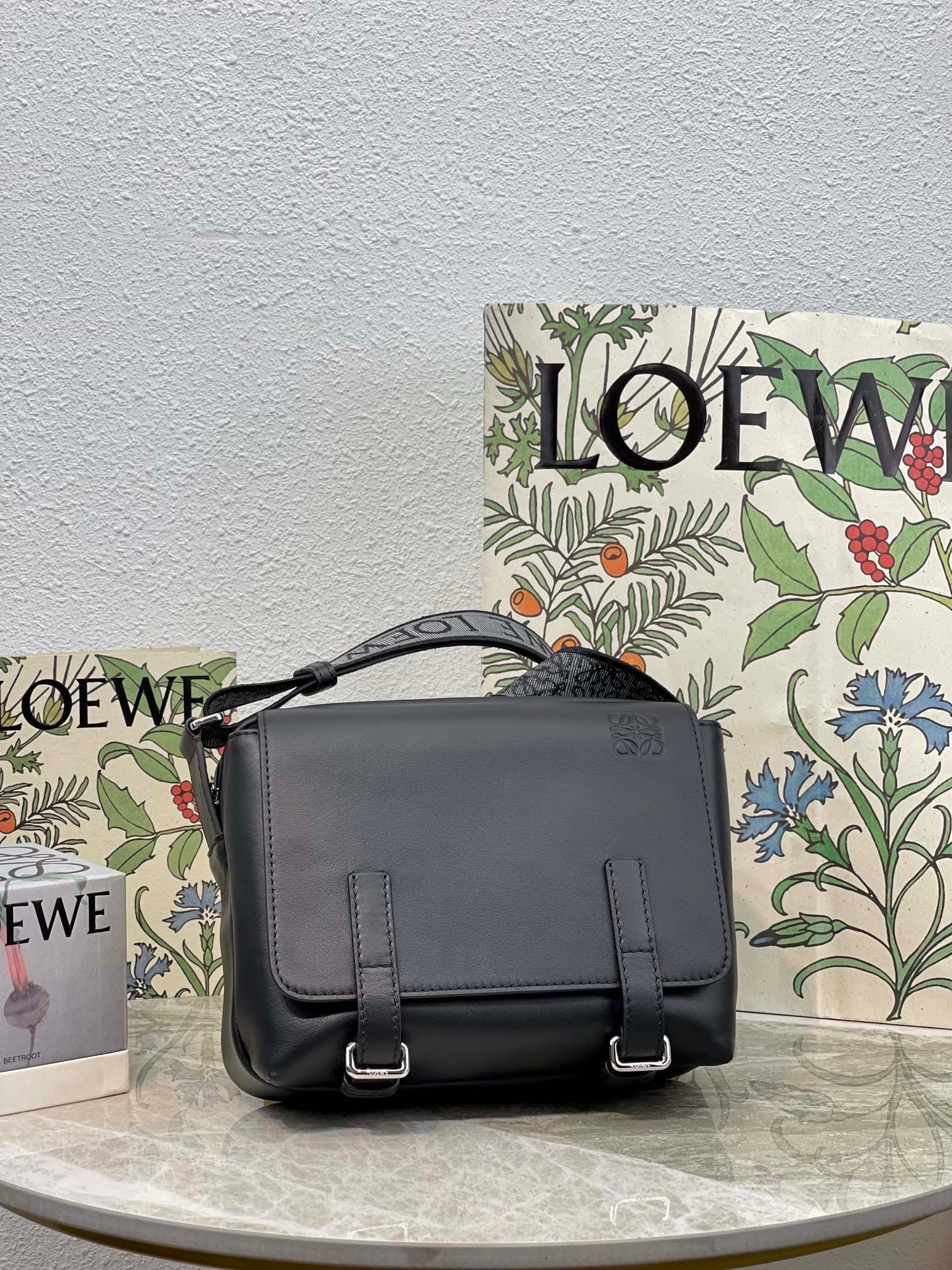 LW Messenger Bag