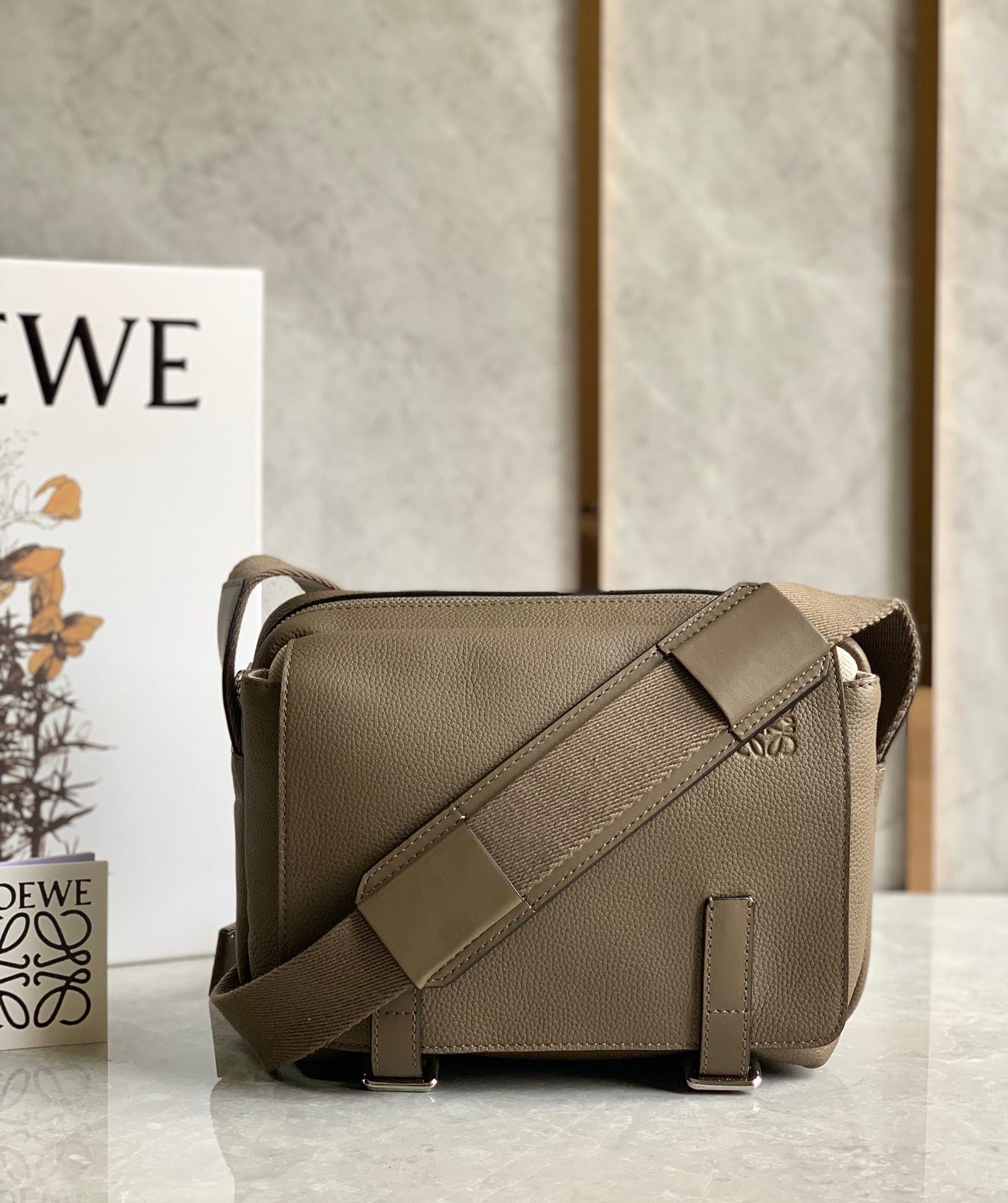 LW Messenger Bag