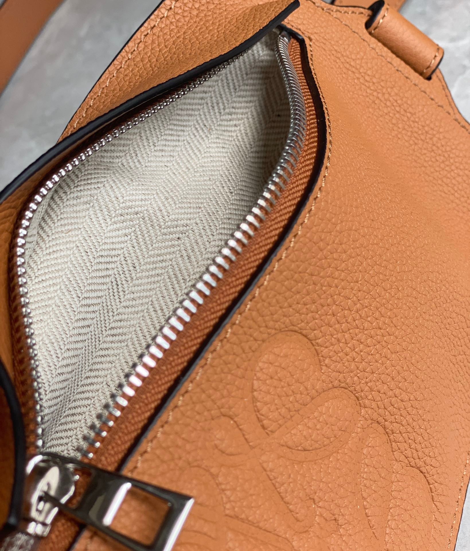 LW Sling Bag